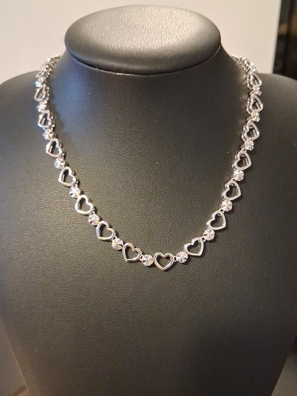 White Gold Plated Heart Necklace With Secure Box Lock New